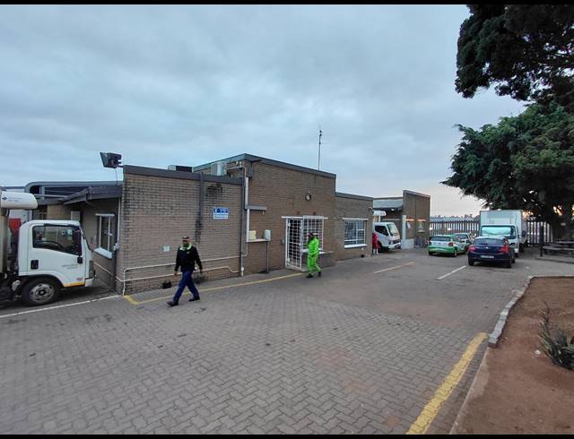 1,856M² WAREHOUSE FOR SALE IN CLAYVILLE